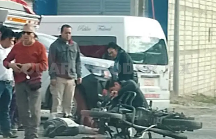 Motociclistas graves al ser atropellados