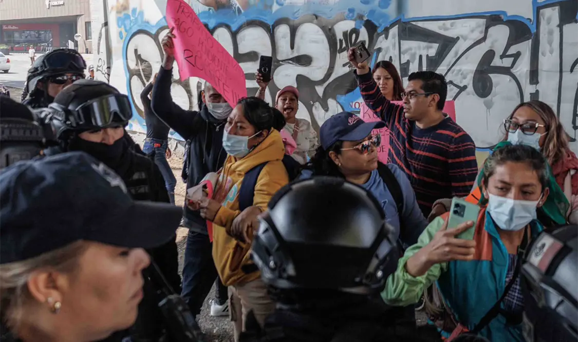 Informarán a Claudia del despido de trabajadores