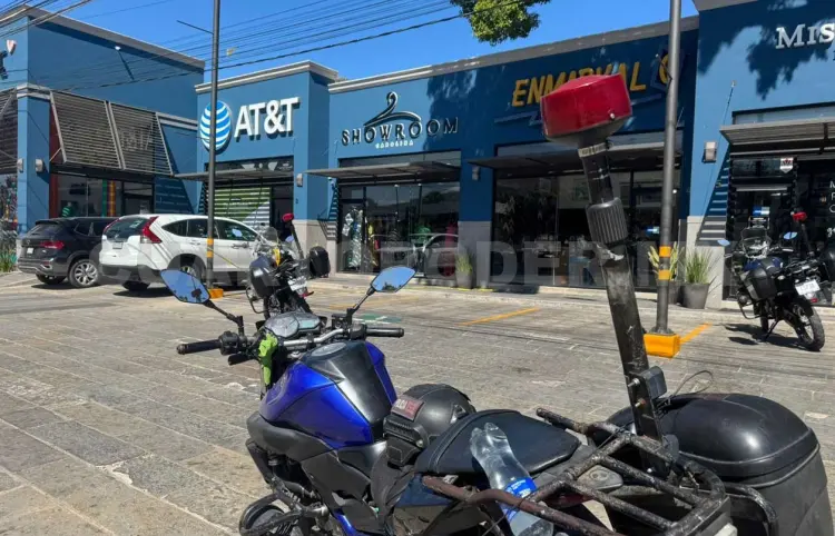 Asaltan tienda de ropa; se llevan más de 200 mil pesos