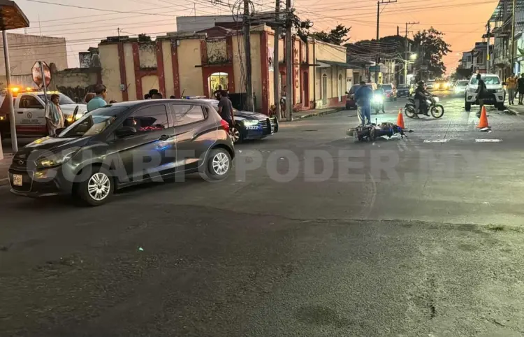 Solo daños en colisión de moto y automóvil