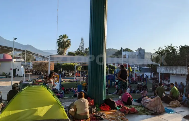 Migrantes esperan la Forma Migratoria Múltiple