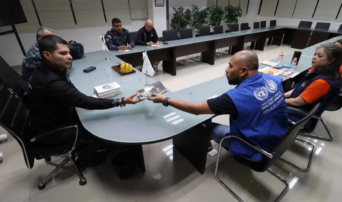 Recibe Secretario de Seguridad del Pueblo medalla de la Oficina del Alto Comisionado Para los Derechos Humanos.