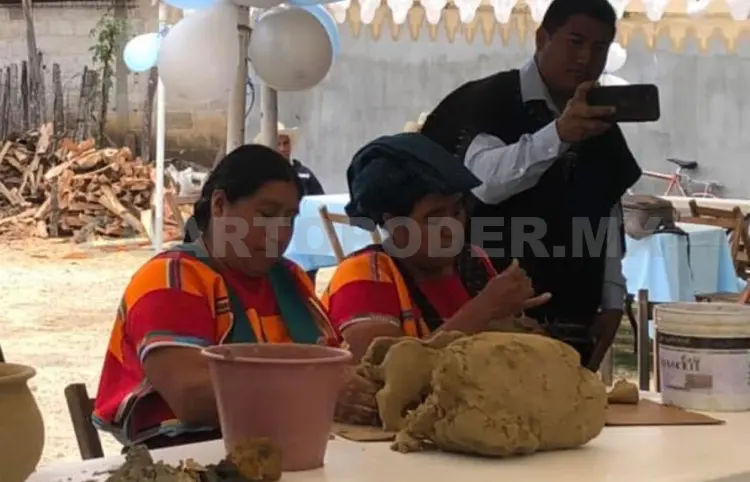 Celebran séptimo aniversario del Taller Juana Gómez
