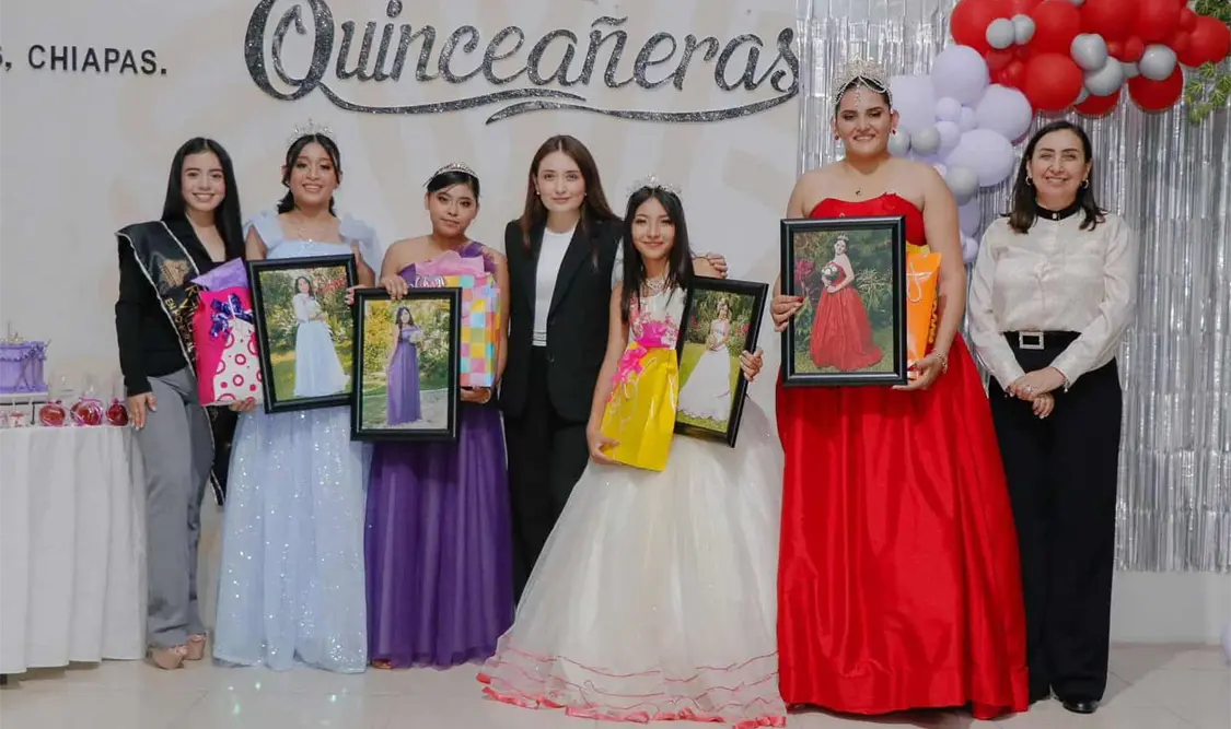 Ayuntamiento y DIF Villaflores celebran quince años a jóvenes