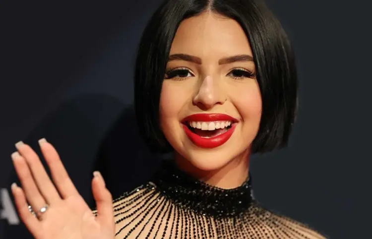 Ángela, acusada de no regresar vestidos
