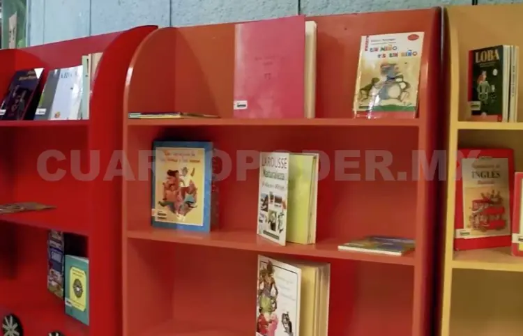 Entregan acervo a mediadores de lectura