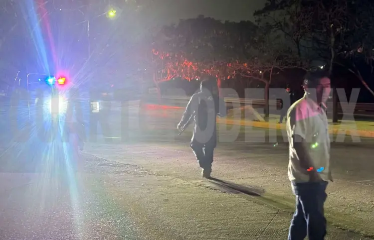 Muere motorista al estamparse en El Trébol