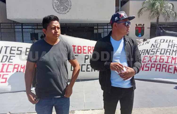 Egresados demandan plazas docentes en Chiapas