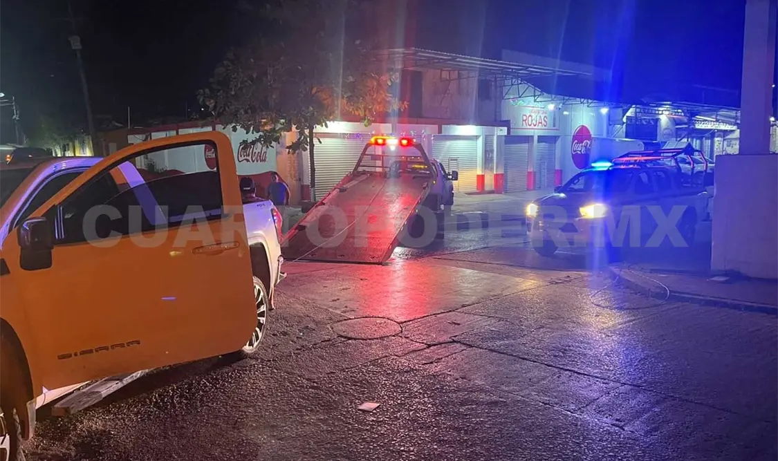 Manejaba ebrio y se impacta contra unos espectaculares