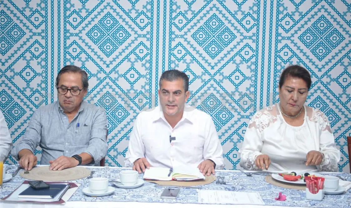 Reafirma Yamil compromiso con la certeza jurídica