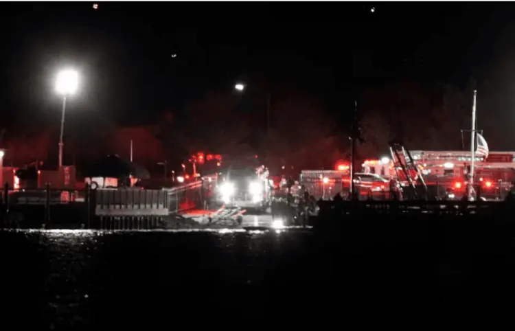 Chocan avión y helicóptero cerca de aeropuerto de Washington