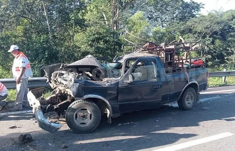 Chocan con retroexcavadora y terminan lesionados
