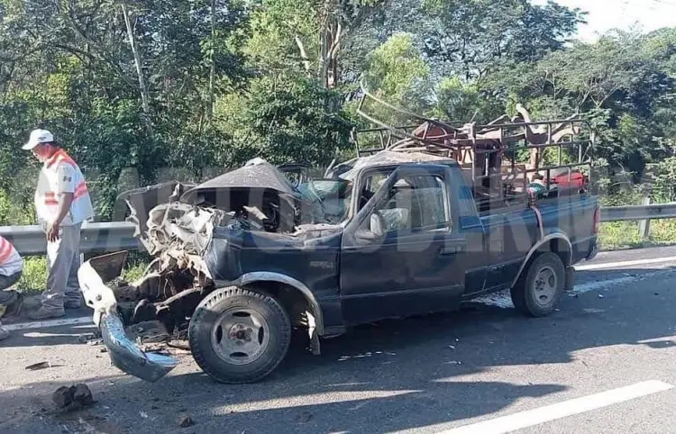 Chocan con retroexcavadora y terminan lesionados