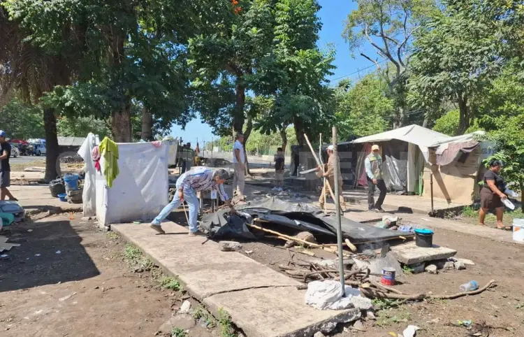 Desmantelan campamento migrante en Los Cerritos