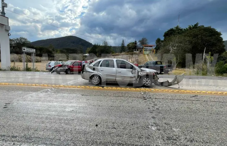 Dos accidentes en carretera federal por la lluvia