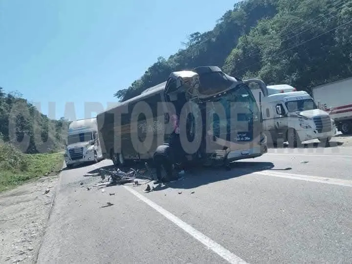 Colisión en vía a Las Choapas deja lesionados