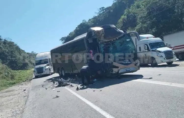 Colisión en vía a Las Choapas deja varios lesionados