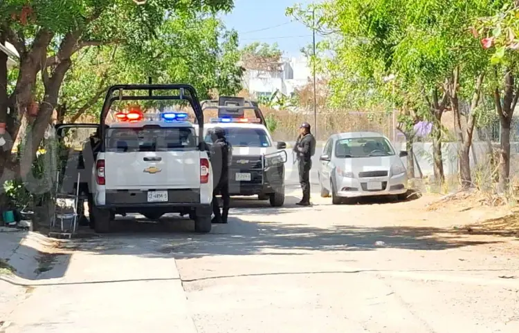 Hallan sedán con balazos en la carrocería
