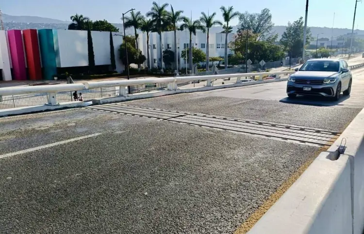 Seinfra supervisa trabajos de mantenimiento en el paso a desnivel vehicular Torre Chiapas