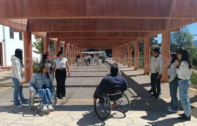 Imparten taller con el tema de discapacidad