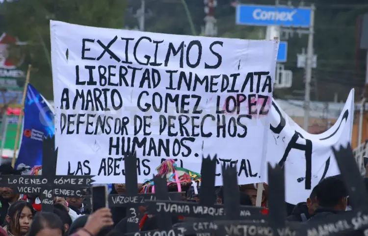 Piden colectivos liberar al activista Mario Gómez