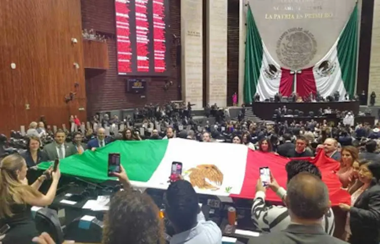 Legisladores de oposición piden renuncia de Rocha