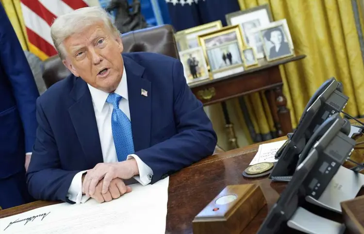 Donald Trump pone aranceles a países vecinos
