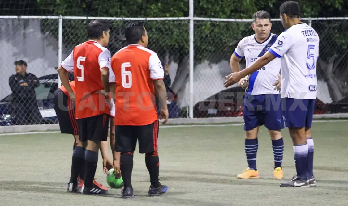 La contundencia de Real Bañil en la segunda mitad le permitió asegurar el título y celebrar con su afición. Alan Pola/CP