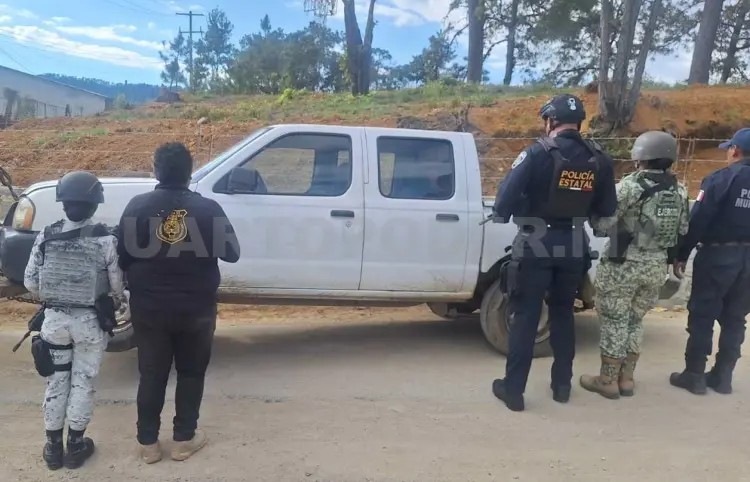 Autoridades aseguran vehículos en municipios