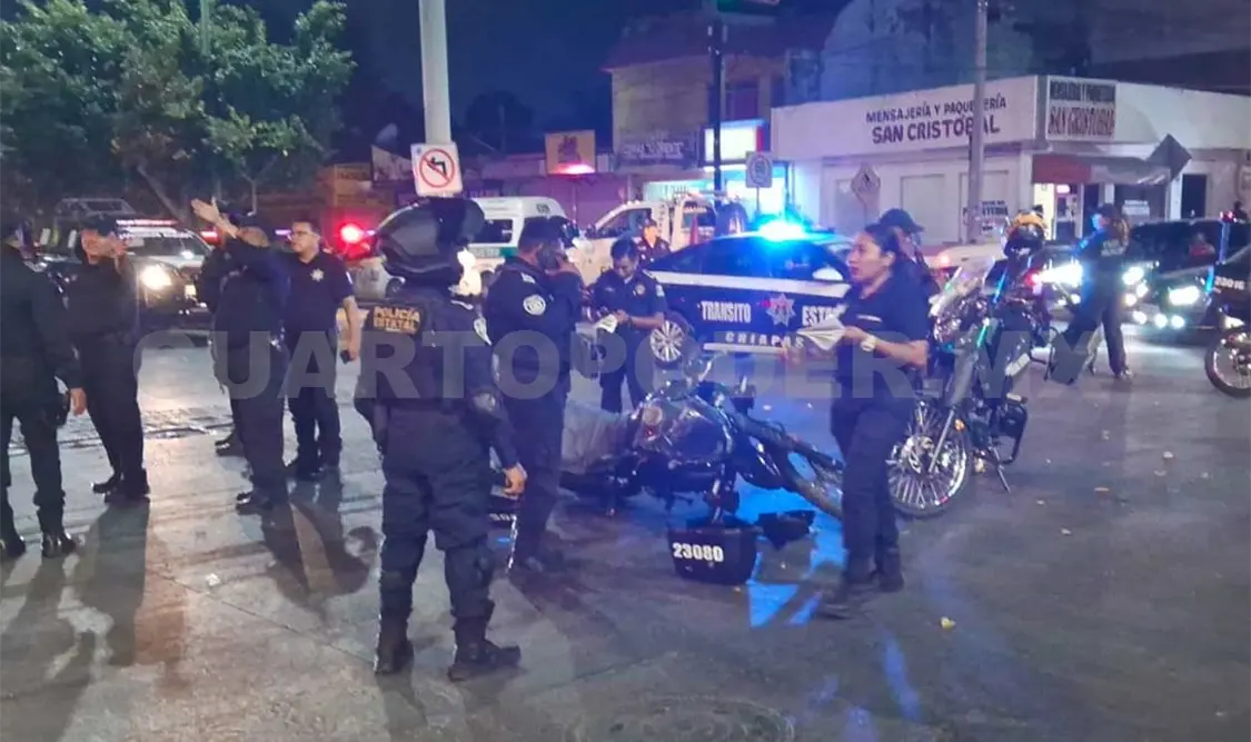 El accidente ocurrió por un semaforazo en el cruce de la 13.ª Oriente y el bulevar Ángel Albino Corzo. Ulises Villalobos / CP