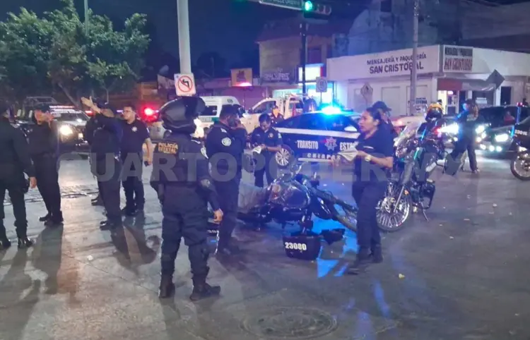 Motopatrulleros provocan percance de tránsito en cruce