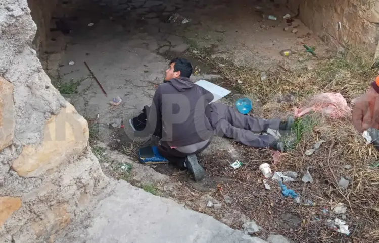 Adulto mayor cae de puente hacia canal pluvial
