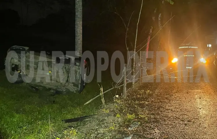 Vuelca Van y la dejan abandonado fuera de la vía
