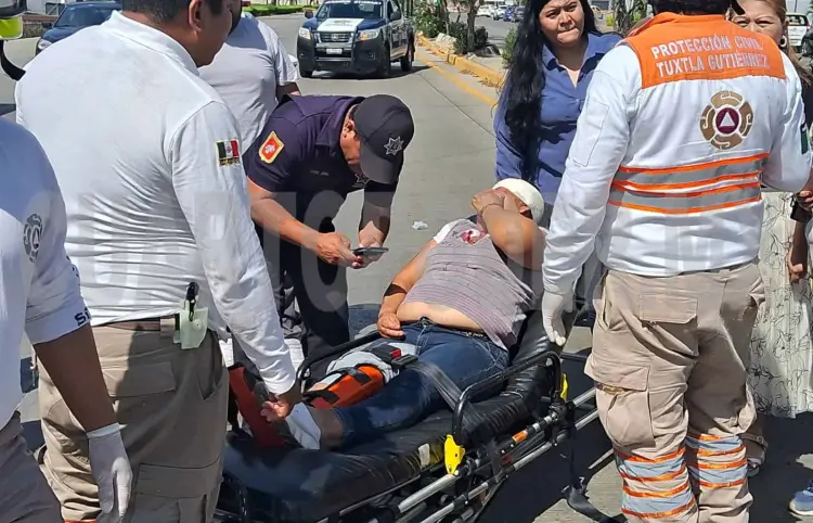 Veloz motorista embiste a una mujer y queda grave