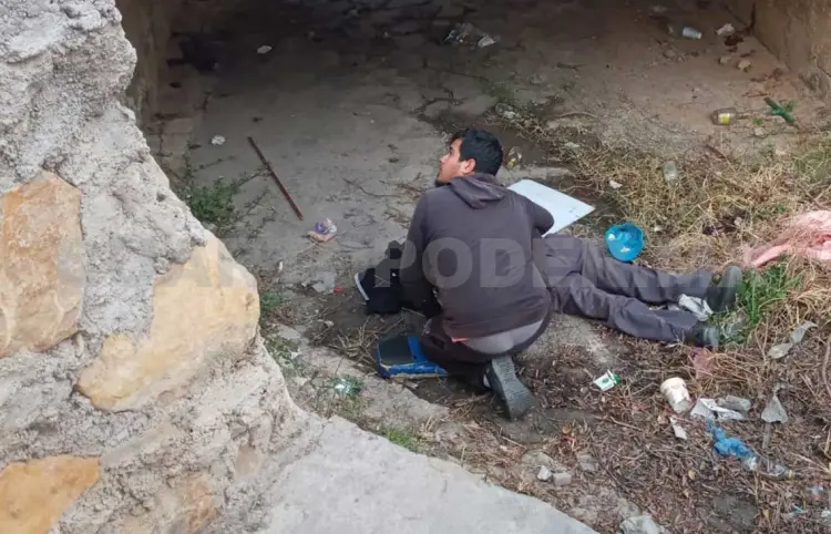 Adulto mayor cae de puente hacia canal pluvial