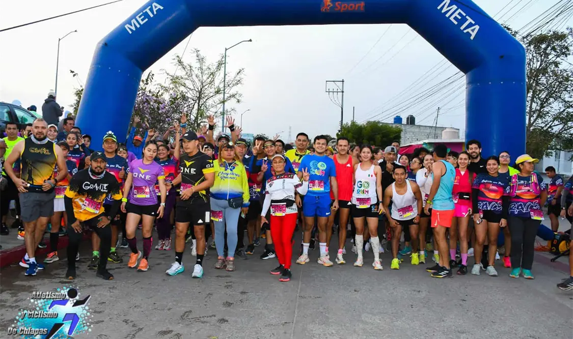 Gran entusiasmo entre los atletas en la salida de la competencia en el municipio de Berriozábal. Cortesía