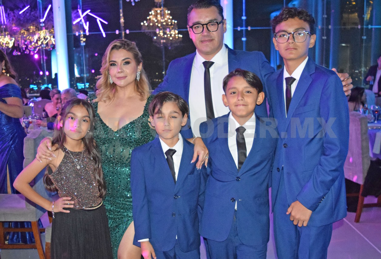 Alejandra celebra sus XV años