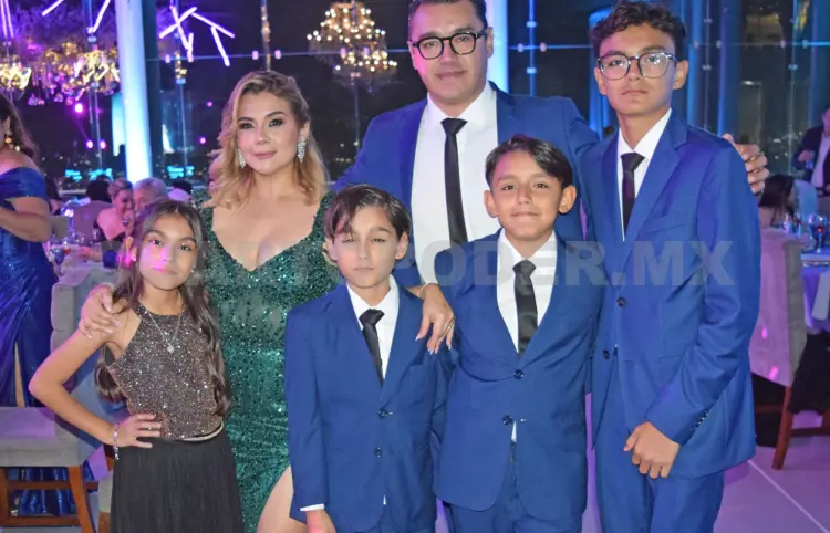 Alejandra celebra sus XV años
