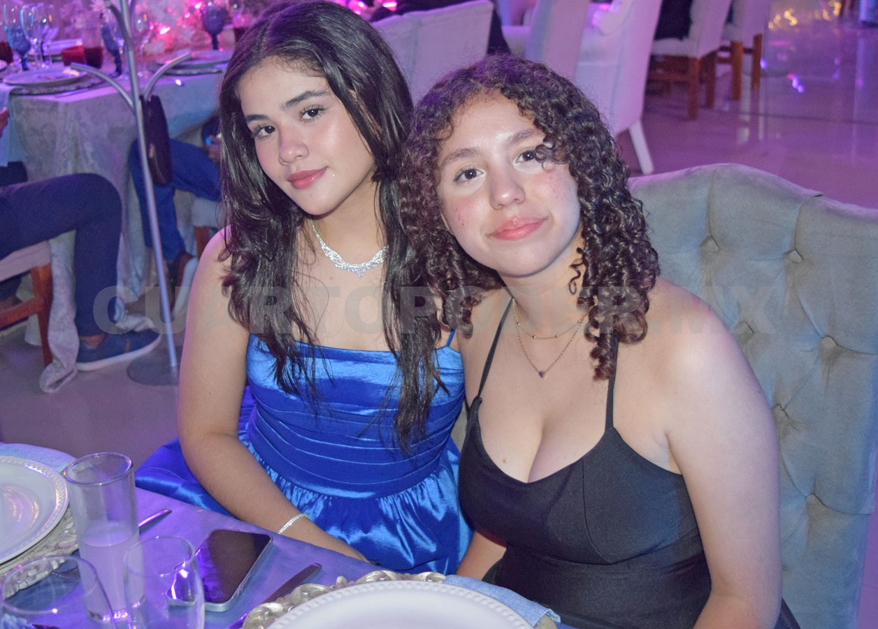 Alejandra celebra sus XV años
