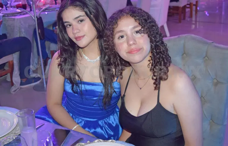 Alejandra celebra sus XV años