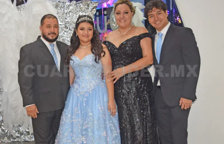 Alejandra celebra sus XV años