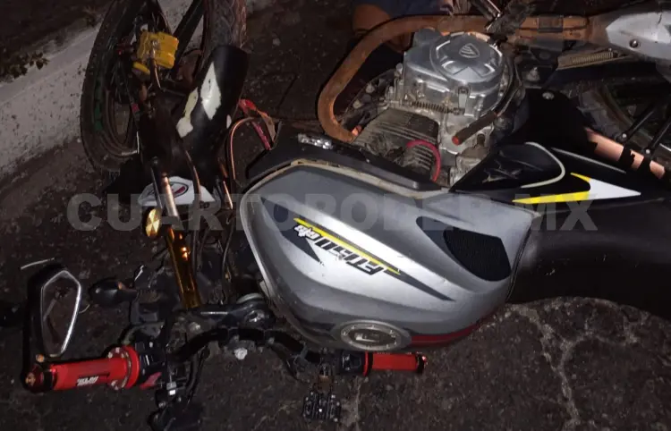 Embisten a motocicleta y bicicleta; dos malheridos