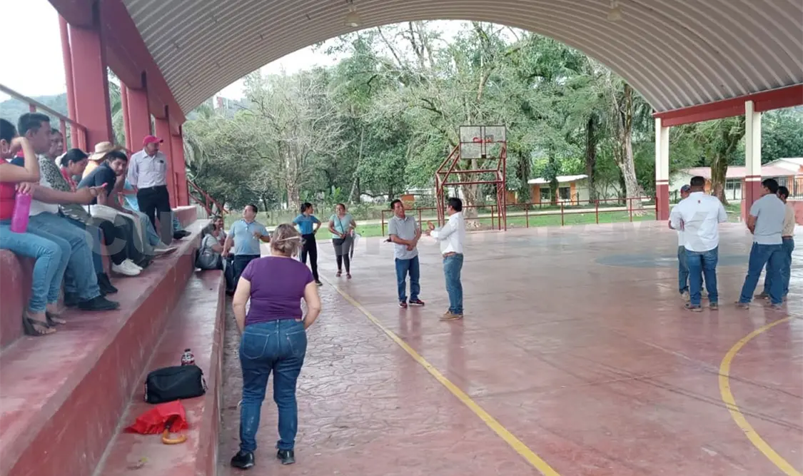 Padres solicitan intervención de SE