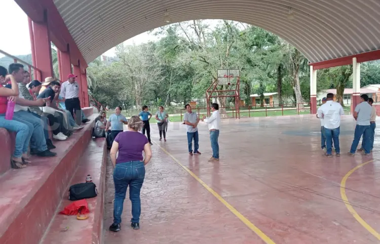 Padres solicitan intervención de SE