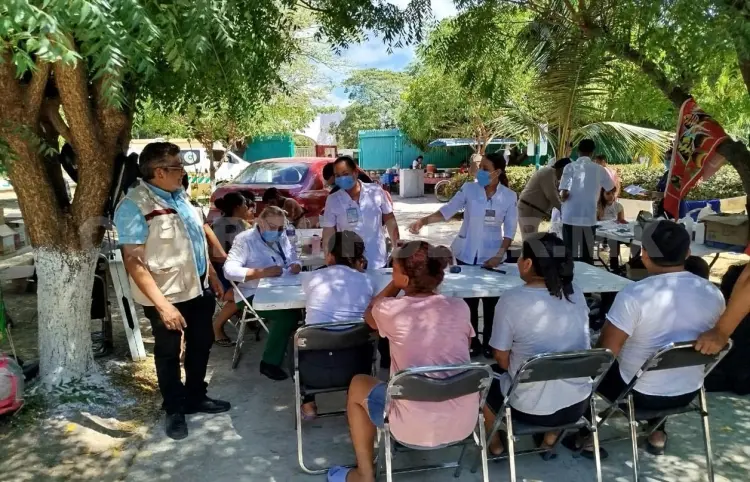 Brindan asistencia social a caravana de migrantes
