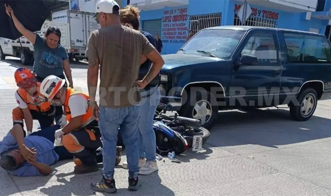 Queda herido al impactar contra una camioneta