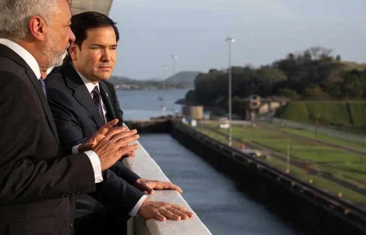 Absurdo que EUA pague por cruzar el Canal de Panamá