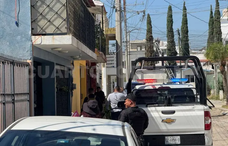 Atracan una casa y amarran a la familia