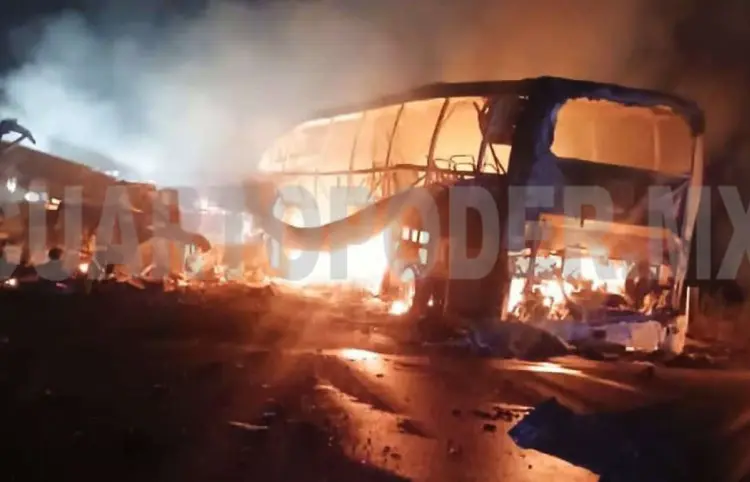 Más de 30 muertos por choque de autobús