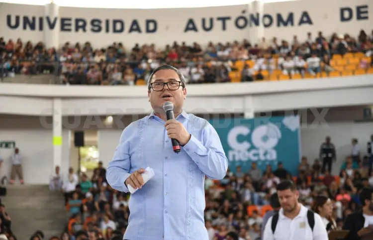 Entrega tarjetas del programa Conecta Chiapas
